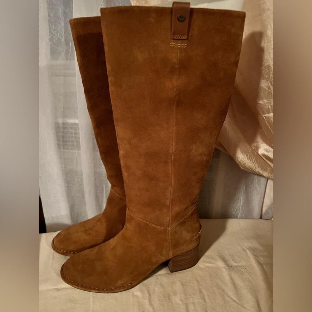 Ugg shade shoes size 9